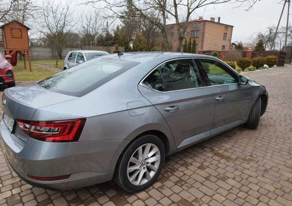 Skoda Superb cena 82500 przebieg: 154745, rok produkcji 2018 z Częstochowa małe 301